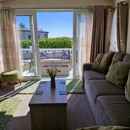 Beautiful 2 Bedroom Caravan, Holiday Park Tenby Saint Florence Exteriör bild