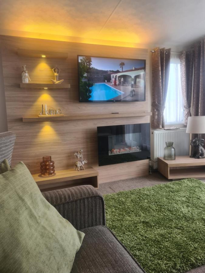 Beautiful 2 Bedroom Caravan, Holiday Park Tenby Saint Florence Exteriör bild