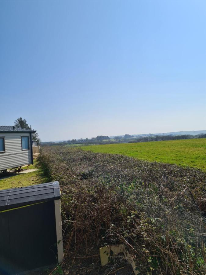 Beautiful 2 Bedroom Caravan, Holiday Park Tenby Saint Florence Exteriör bild