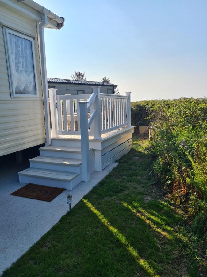 Beautiful 2 Bedroom Caravan, Holiday Park Tenby Saint Florence Exteriör bild