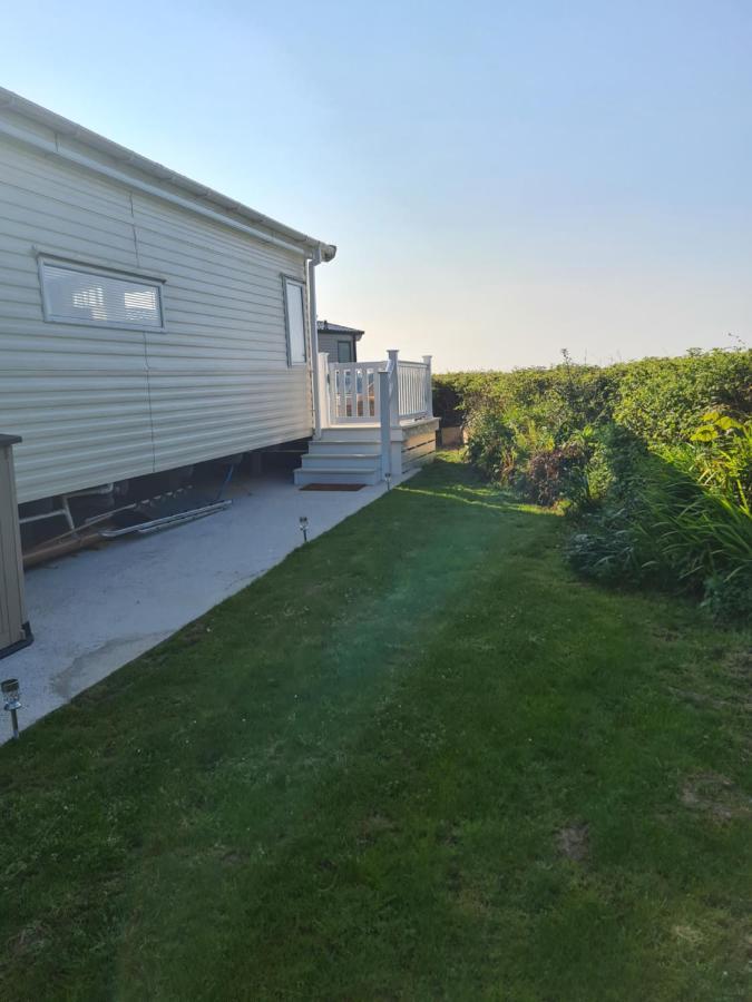 Beautiful 2 Bedroom Caravan, Holiday Park Tenby Saint Florence Exteriör bild