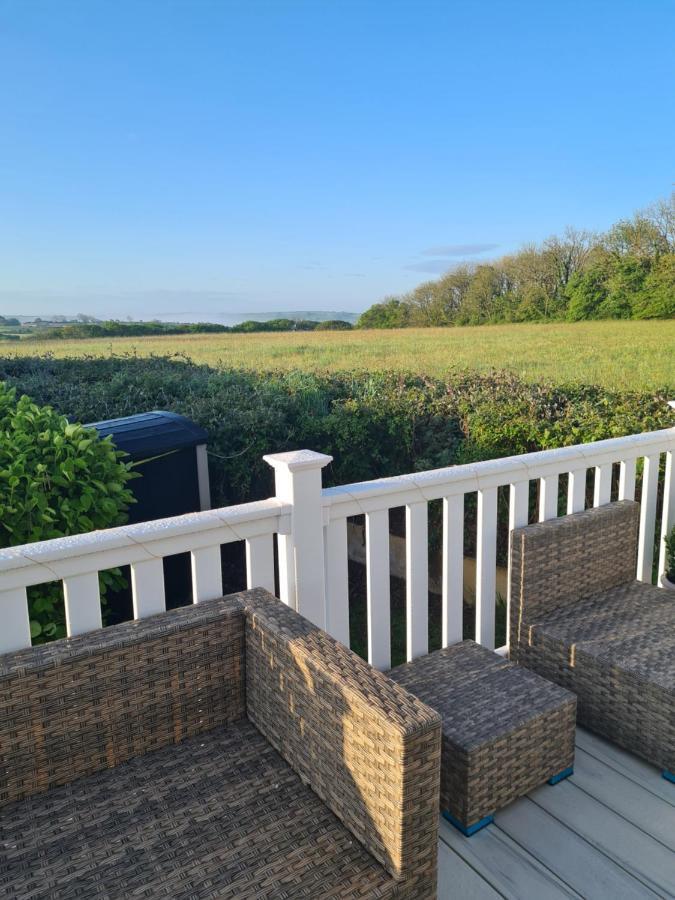 Beautiful 2 Bedroom Caravan, Holiday Park Tenby Saint Florence Exteriör bild